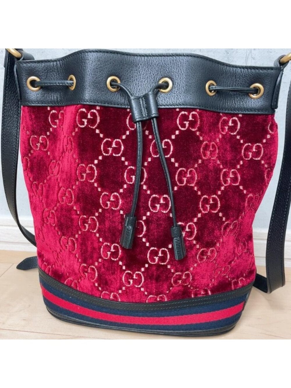 Gucci GG Velvet Drawstring Bucket Shoulder Bag - Picture 2 of 11
